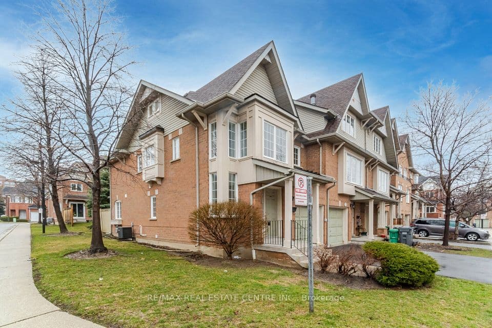 1591 South Parade Court 45, Mississauga, ON L5M 6G1 – photo 2