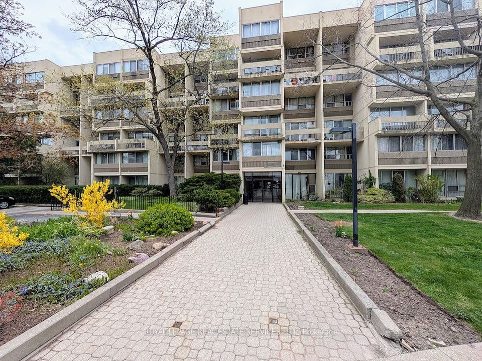 1300 Marlborough Court 325, Oakville, ON L6H 2S2 – photo 2