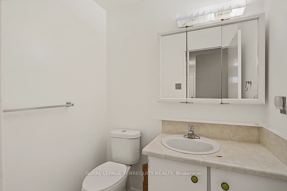 11 Four Winds Drive 18, Toronto, ON M3J 1K7 – photo 3