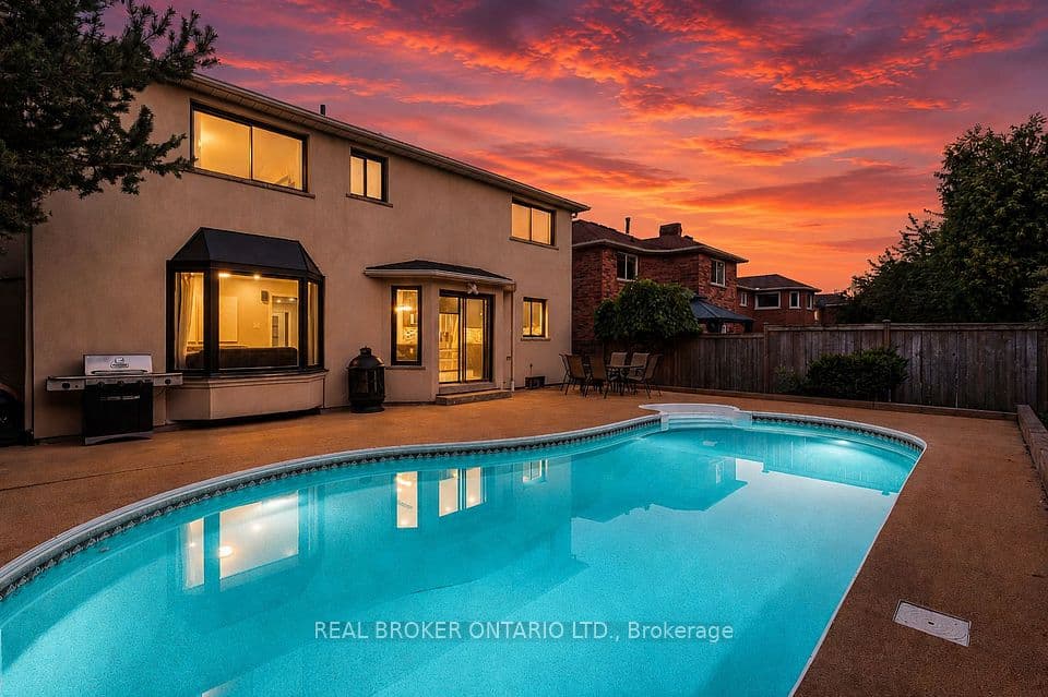 1221 Creekside Drive, Oakville, ON L6H 4Y8 – main photo