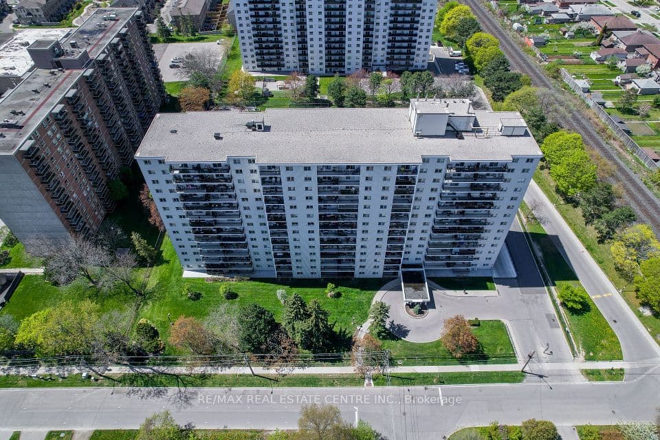 1100 Caven Street 704, Mississauga, ON L5G 4N3 – main photo