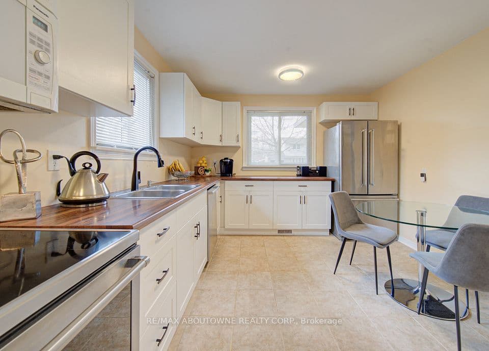 1229 Owen Court, Oakville, ON L6H 1V2 – photo 3