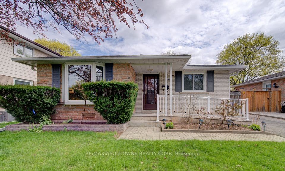 1229 Owen Court, Oakville, ON L6H 1V2 – photo 2