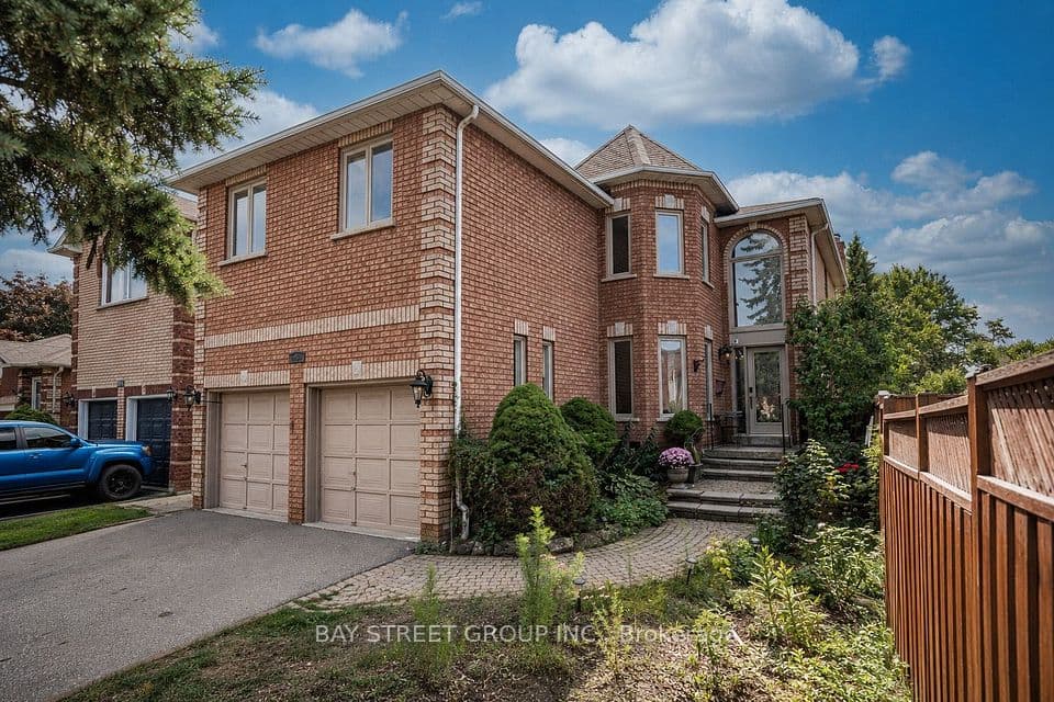2524 Paula Court, Mississauga, ON L5K 2R5 – main photo