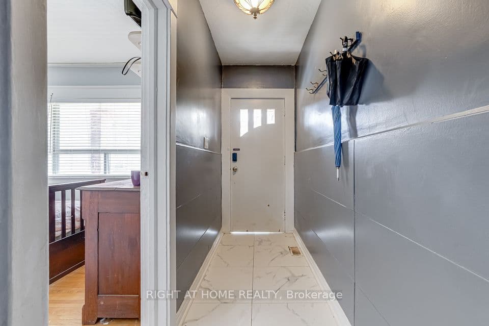 16 Pryor Avenue, Toronto, ON M6N 1M4 – photo 2