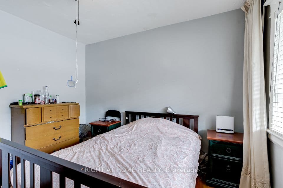 16 Pryor Avenue, Toronto, ON M6N 1M4 – photo 3