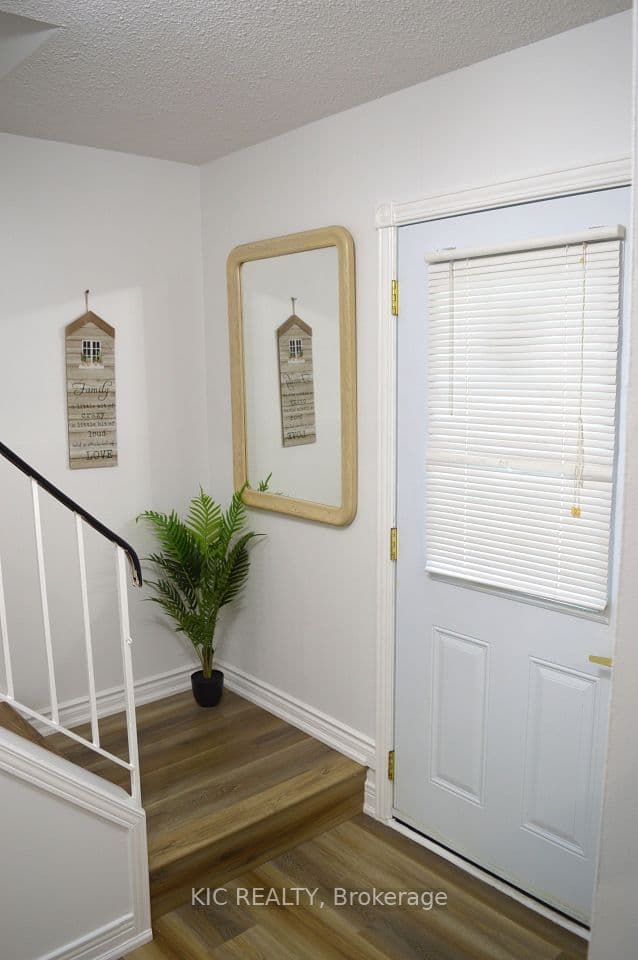 93 Hansen Road N 6, Brampton, ON L6V 3C8 – photo 3