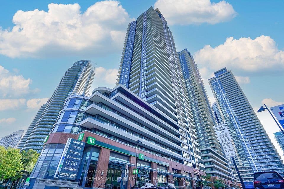 2212 Lake Shore Boulevard W 308, Toronto, ON M8V 0C2 – main photo
