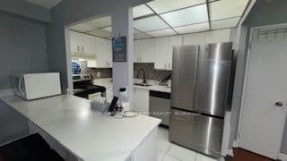 145 Hillcrest Avenue 910, Mississauga, ON L5B 3Z1 – photo 2