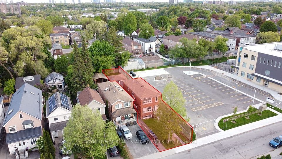 11 Dennis Avenue, Toronto, ON M6N 2T7 – main photo
