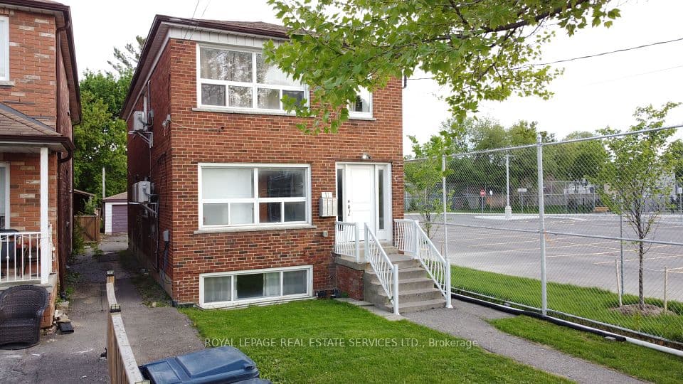 11 Dennis Avenue, Toronto, ON M6N 2T7 – photo 2