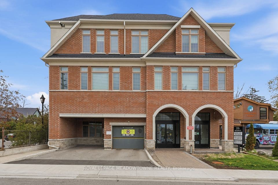 215 Broadway Street 203, Mississauga, ON L5M 1J1 – main photo