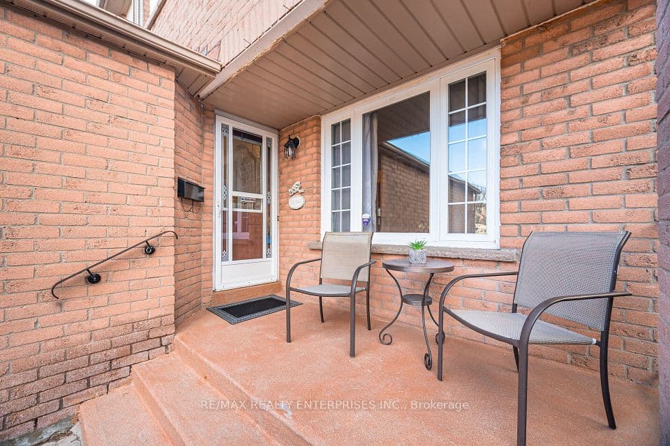 54 Niagara Place, Brampton, ON L6S 4Y8 – photo 2