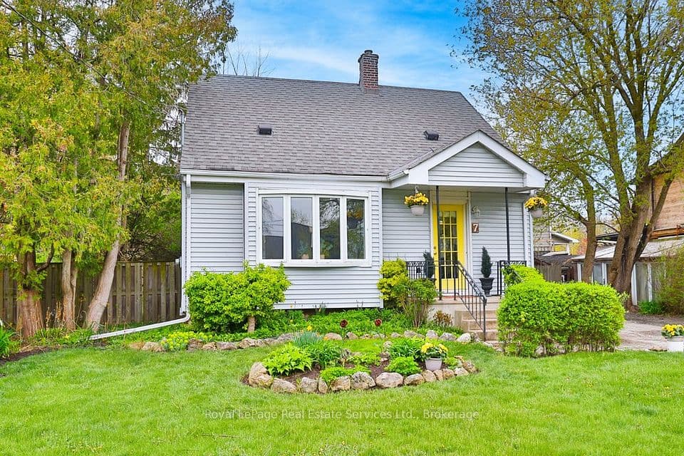 7 Stewart Street, Oakville, ON L6K 1X3 – main photo
