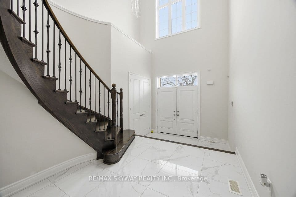 22 Tamworth Court, Brampton, ON L6Y 4S4 – photo 3