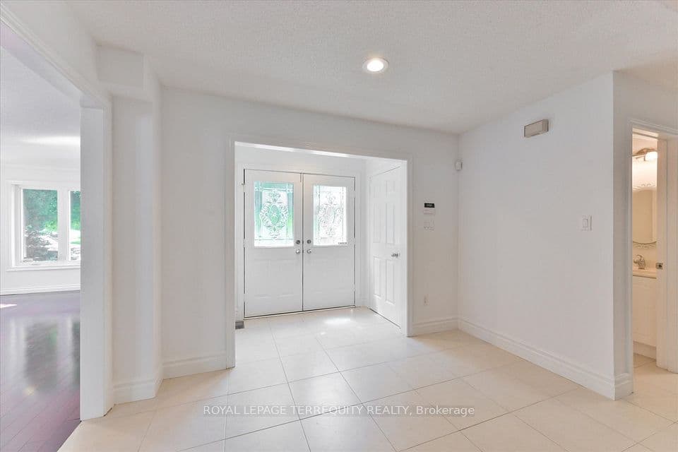2216 Dunvegan Avenue, Oakville, ON L6J 6P7 – photo 3
