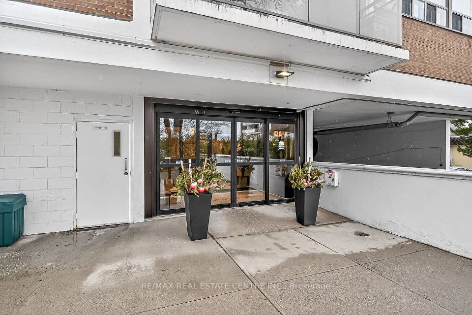 212 Kerr Street 702, Oakville, ON L6K 3B1 – photo 3