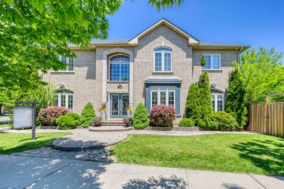 2389 Grand Oak Trail, Oakville, ON L6M 4V4 – main photo