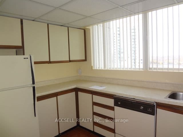 3700 Kaneff Crescent 2106, Mississauga, ON L5A 4B8 – photo 3
