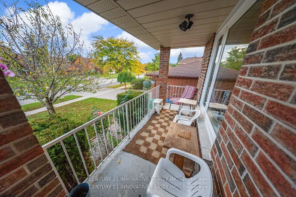 816 Willowbank Trail, Mississauga, ON L4W 3M2 – photo 3