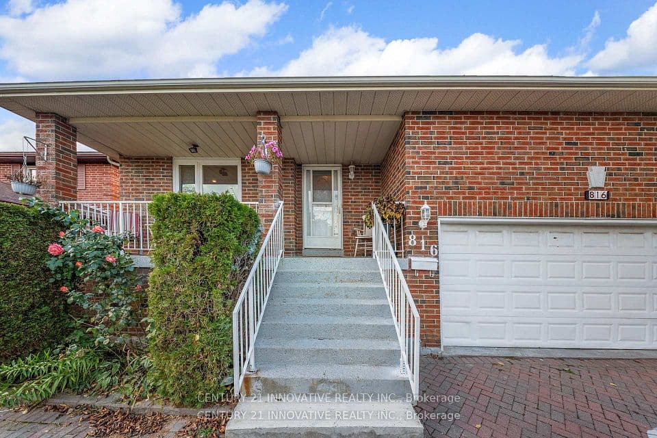 816 Willowbank Trail, Mississauga, ON L4W 3M2 – photo 2