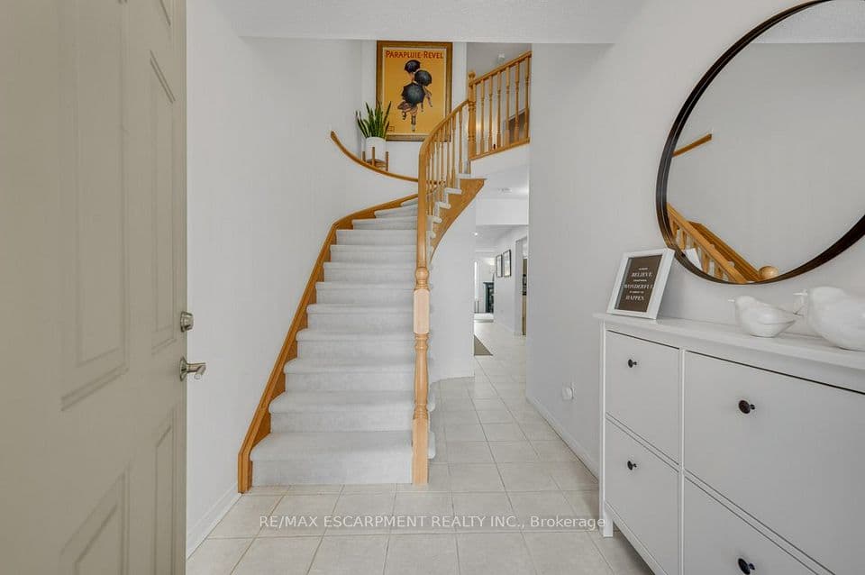 2006 Erika Court, Oakville, ON L6M 4R4 – photo 3