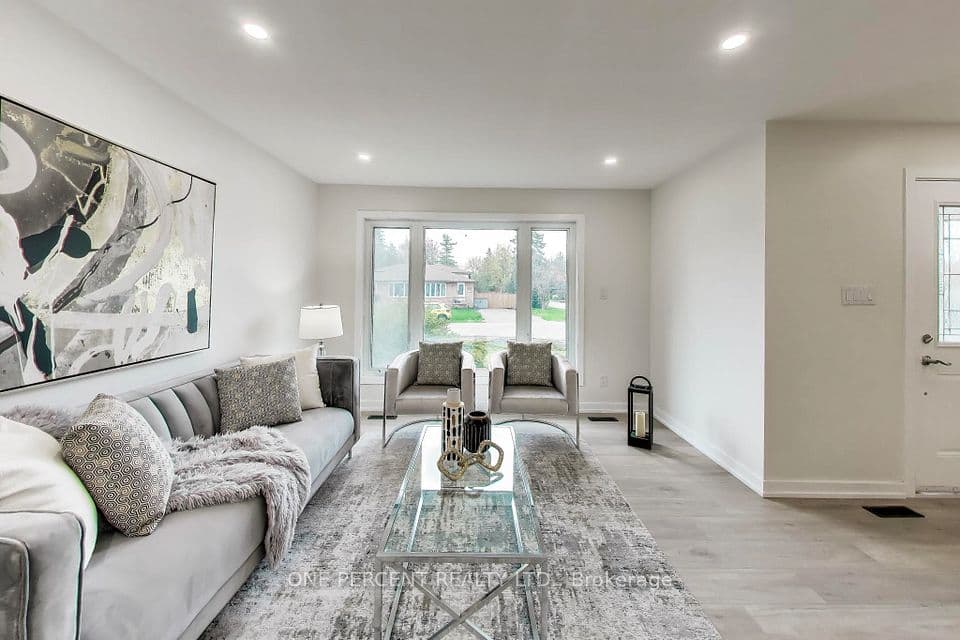 1270 Pallatine Drive, Oakville, ON L6H 1Z2 – photo 2