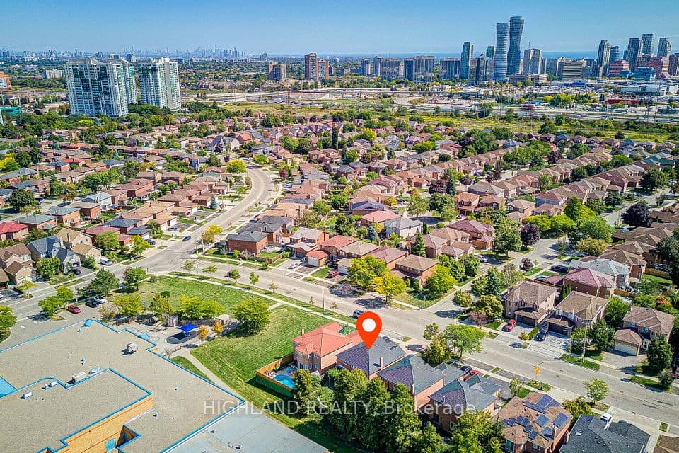 257 Huntington Ridge Drive, Mississauga, ON L5R 1S3 – photo 2