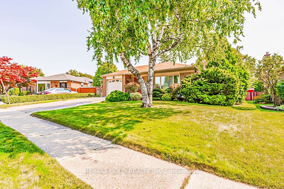 21 Aberdeen Crescent, Brampton, ON L6T 2P8 – photo 2