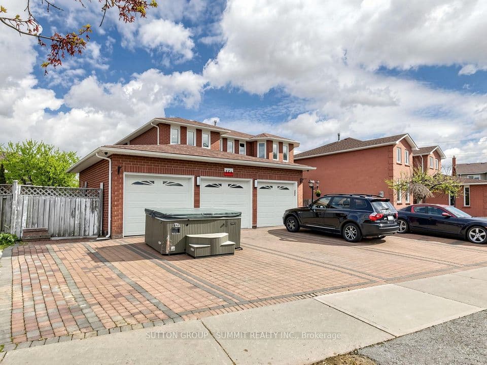 556 RAY LAWSON Boulevard, Brampton, ON L6Y 4H5 – photo 3