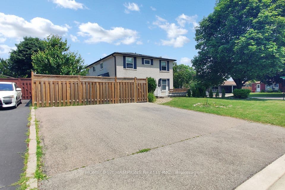 4 Flamingo Crescent, Brampton, ON L6T 2G5 – photo 2