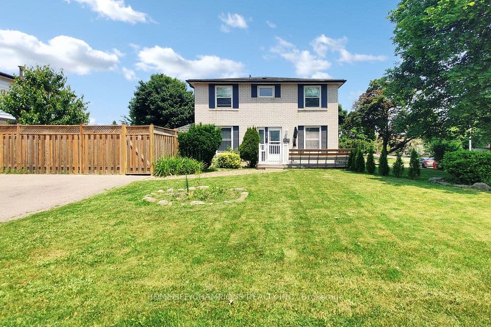 4 Flamingo Crescent, Brampton, ON L6T 2G5 – main photo