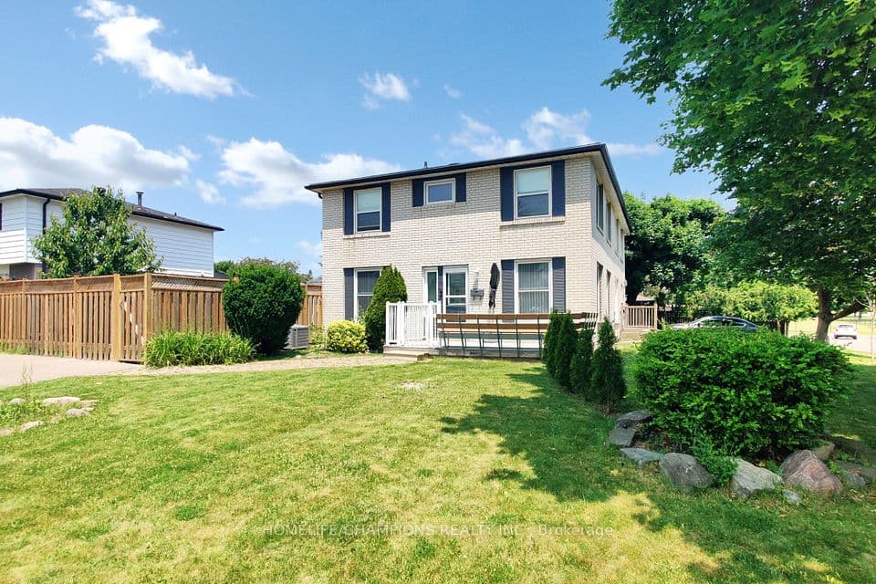 4 Flamingo Crescent, Brampton, ON L6T 2G5 – photo 3