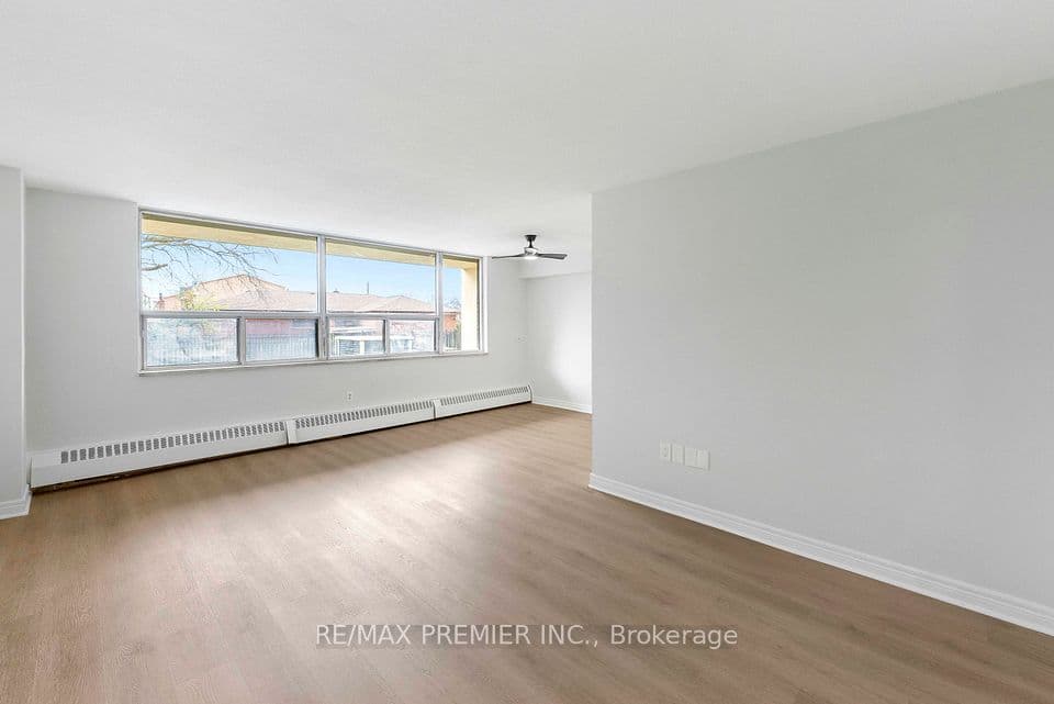 5 Frith Road 105, Toronto, ON M3N 2L5 – photo 2