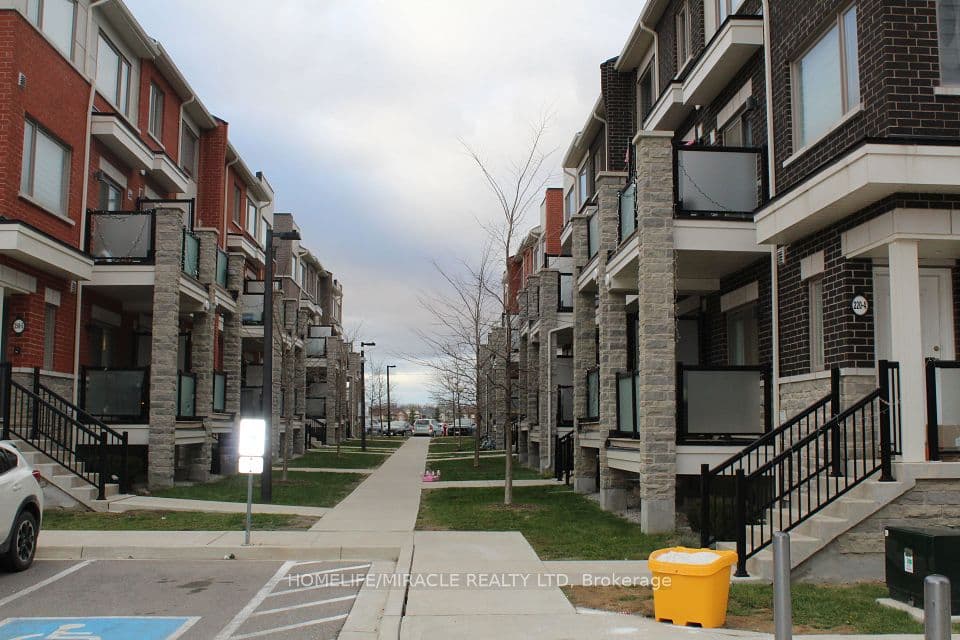 240 Lagerfeld Drive 5, Brampton, ON L7A 5G9 – main photo
