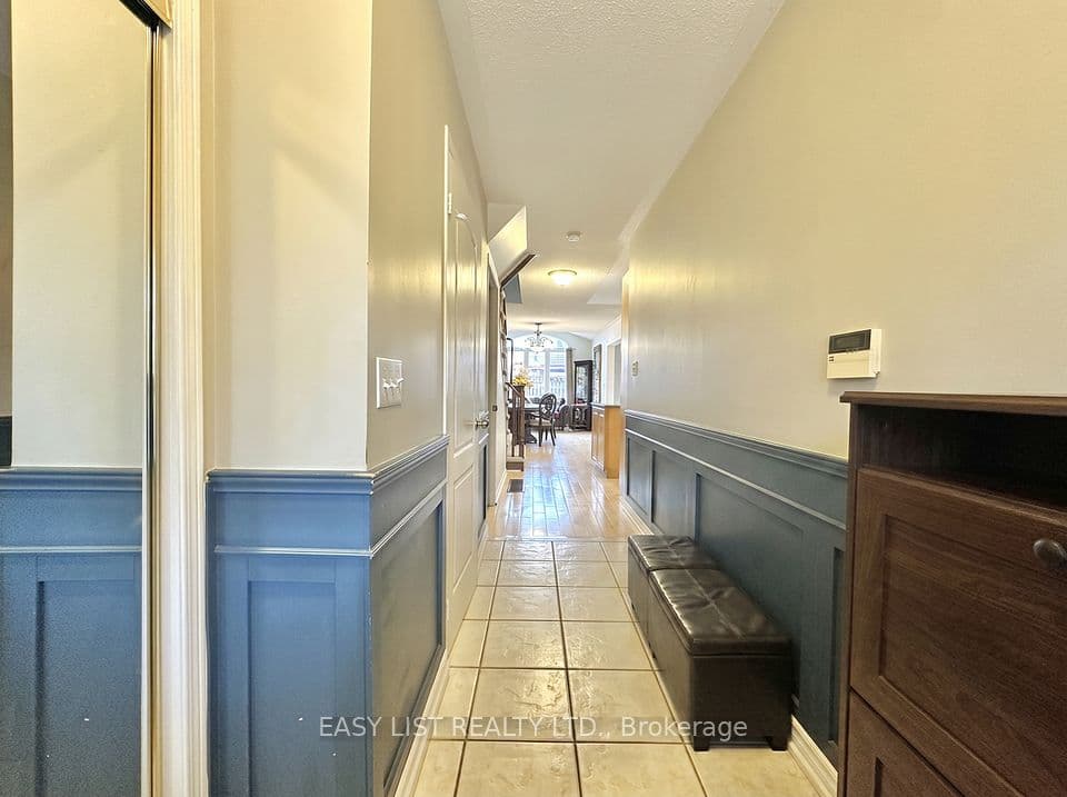 1104 Carding Mill Place, Mississauga, ON L5W 1C4 – photo 3