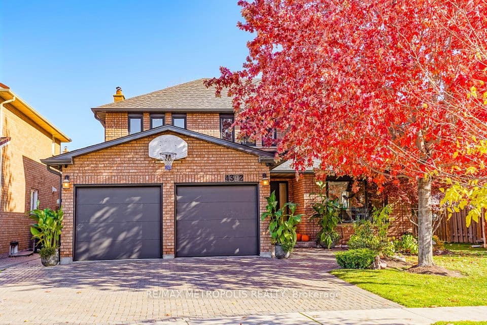 4392 Grassland Crescent, Mississauga, ON L5V 1E2 – main photo