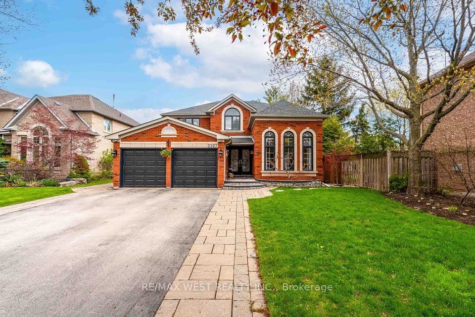 2197 Shaftesbury Court, Oakville, ON L6H 6C6 – photo 2