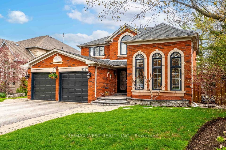 2197 Shaftesbury Court, Oakville, ON L6H 6C6 – main photo