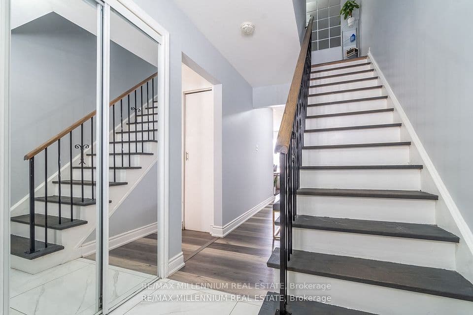 52 Village Court, Brampton, ON L6W 1A6 – photo 3