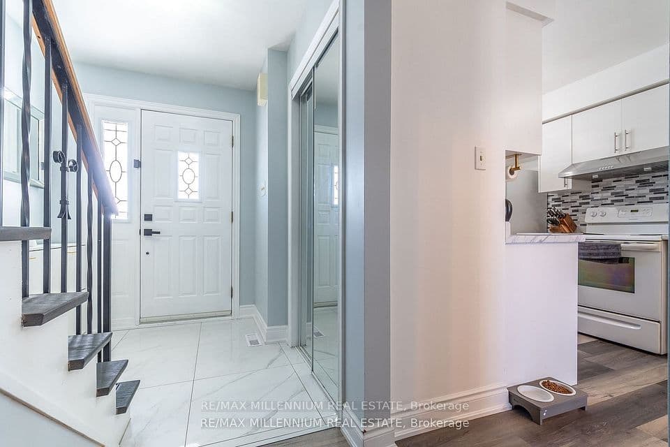 52 Village Court, Brampton, ON L6W 1A6 – main photo