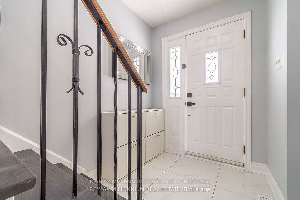 52 Village Court, Brampton, ON L6W 1A6 – photo 2