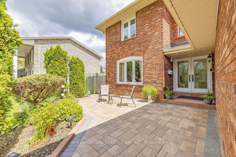 1236 Fleet Street, Mississauga, ON L5H 3P5 – photo 2