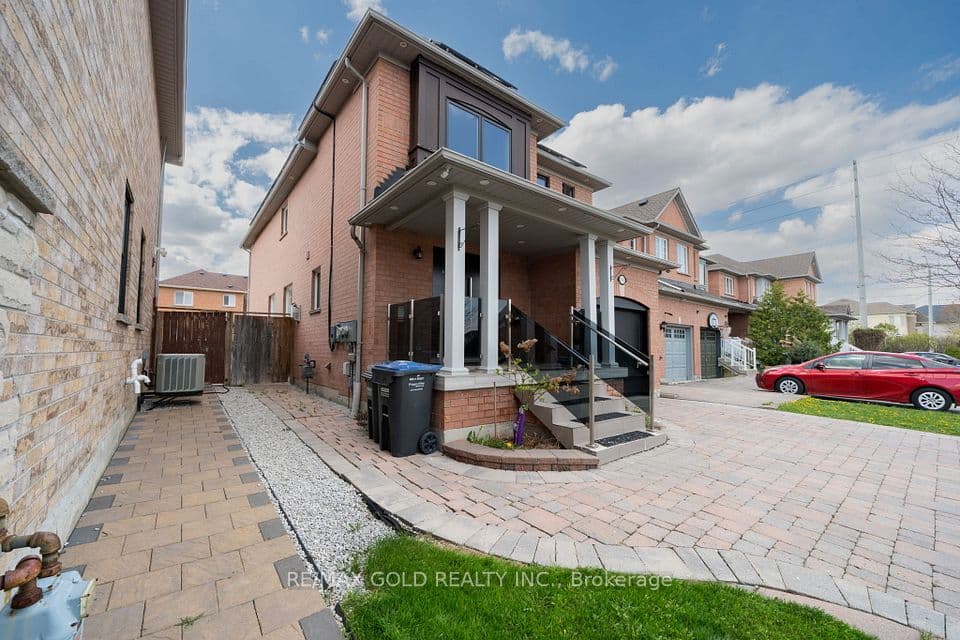 19 Spring Valley Court, Brampton, ON L6P 2E6 – photo 3