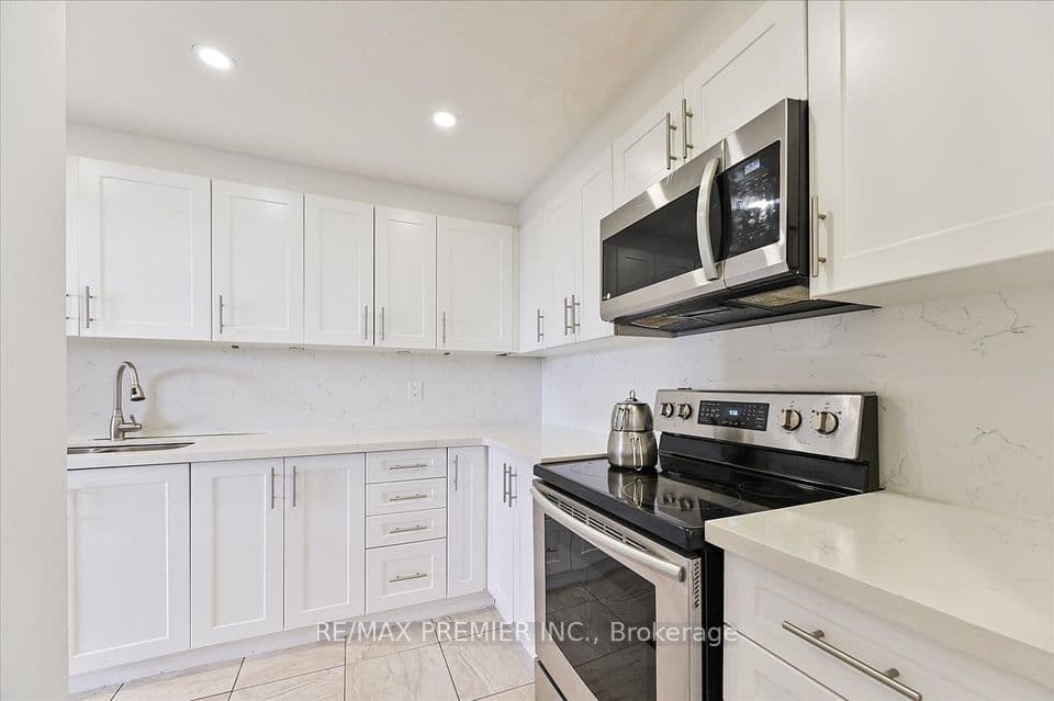 80 Grandravine Drive 716, Toronto, ON M3J 1B2 – photo 2
