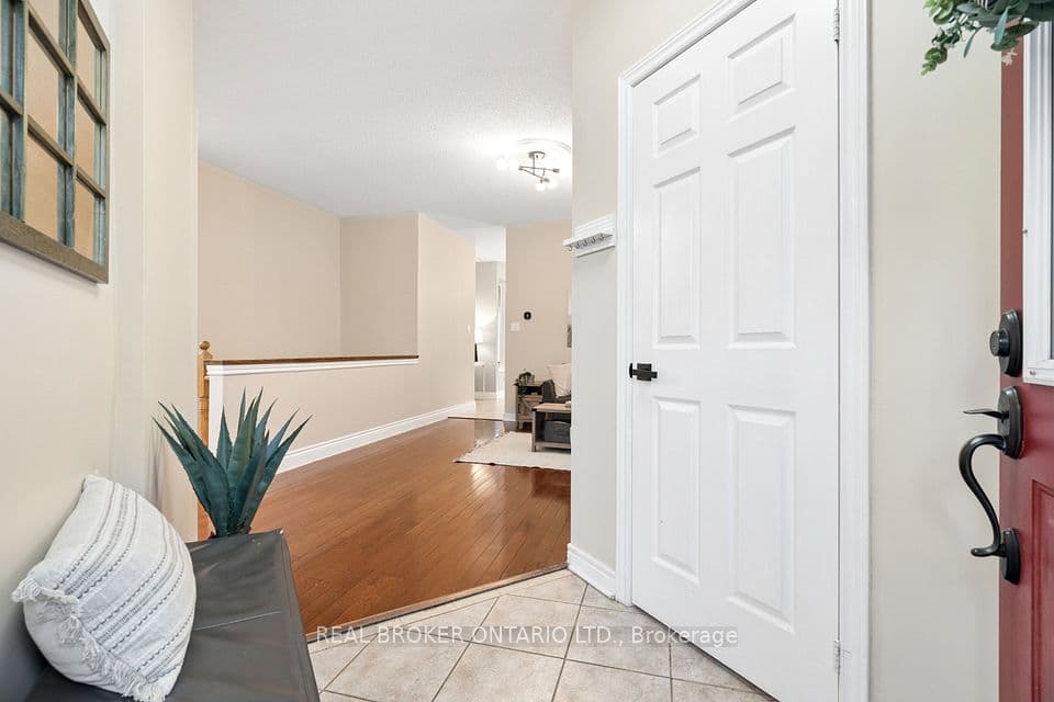 27 Spruce Boulevard, Halton Hills, ON L7J 2Y3 – photo 3