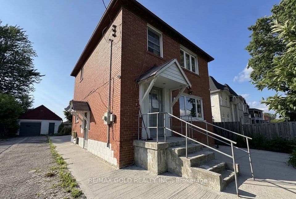 15 Scarboro Street, Mississauga, ON L4T 1E3 – main photo