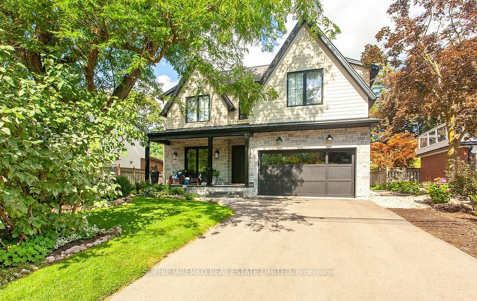 939 Melton Drive, Mississauga, ON L4Y 1K9 – main photo