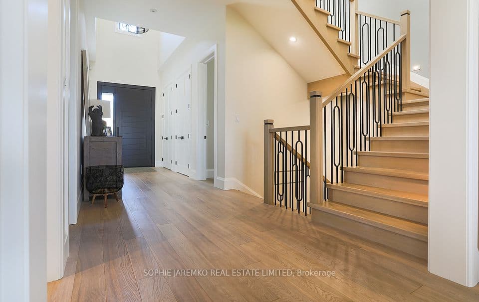 939 Melton Drive, Mississauga, ON L4Y 1K9 – photo 3
