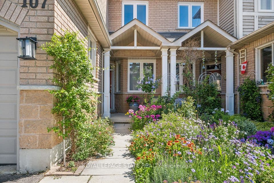 833 Scollard Court 107, Mississauga, ON L5V 2B4 – main photo